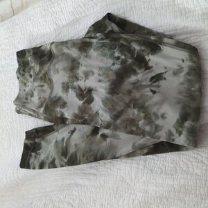 ~LULULEMON~ GREEN & WHITE DIAMOND DYE *ALIGN* 28" INSEAM LEGGINGS-SIZE 8